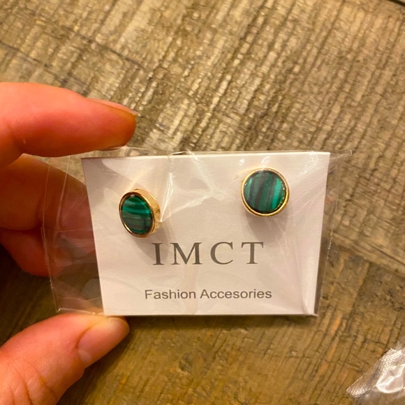 Jewelry - Stud earrings